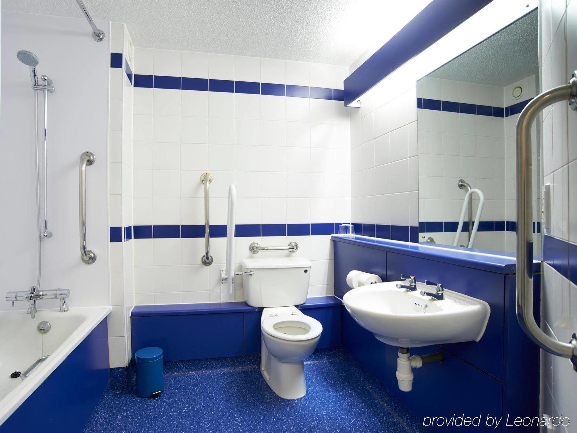 Travelodge Battersea London Exterior photo
